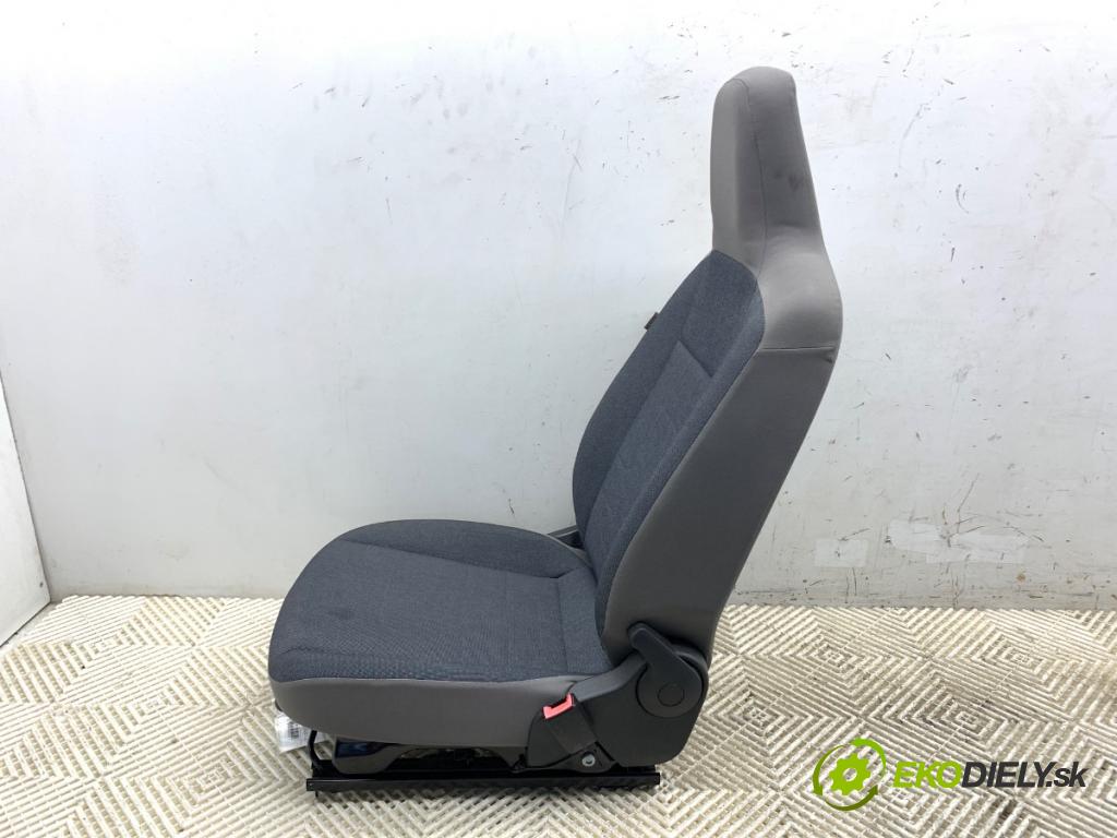 VW UP! liftback 2012 55 kW 1.0 999 Sedadlo pravy predný