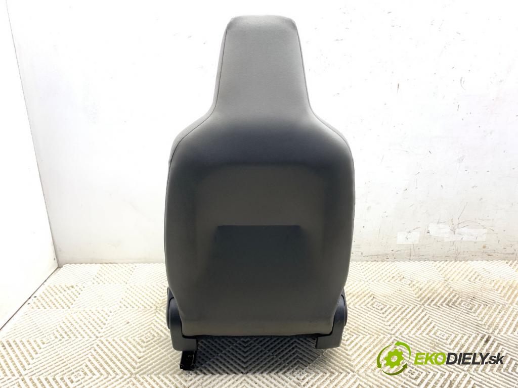 VW UP! liftback 2012 55 kW 1.0 999 Sedadlo pravy predný