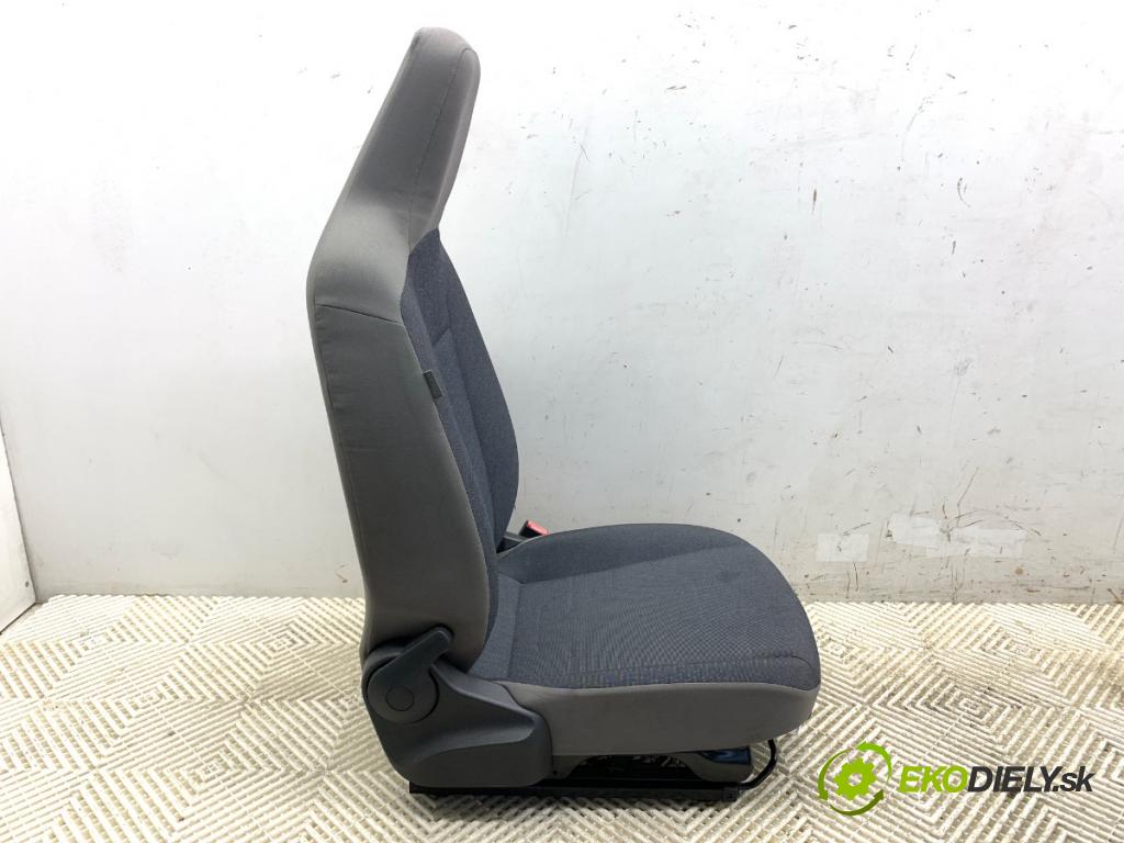 VW UP! liftback 2012 55 kW 1.0 999 Sedadlo pravy predný