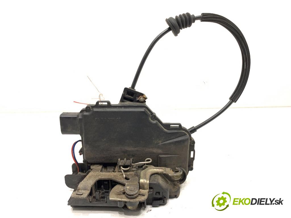 VW GOLF IV liftback 1999 74 kW 1.6 1595 zámok dveře levý přední část 
