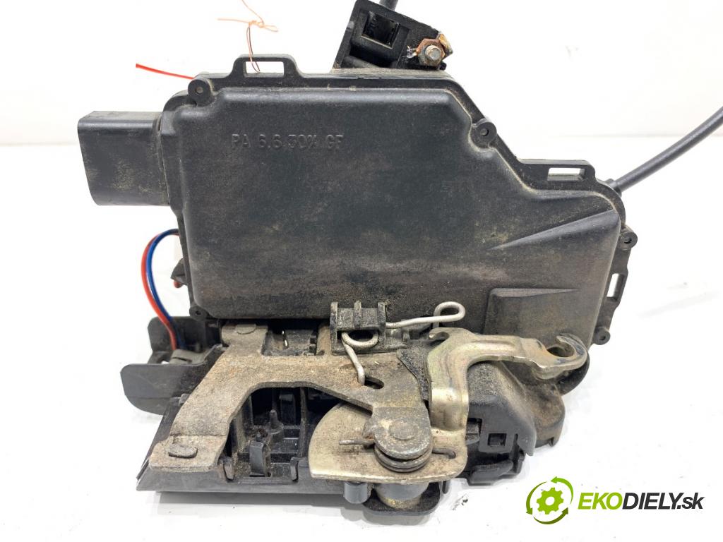 VW GOLF IV liftback 1999 74 kW 1.6 1595 zámok dveře levý přední část