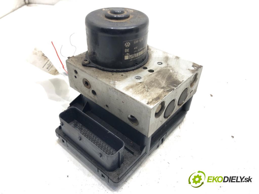 VW GOLF IV liftback 1999 74 kW 1.6 1595 pumpa ABS 1C0907379 (Pumpy brzdové)