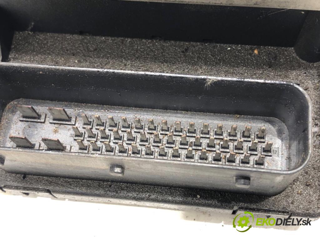 VW GOLF IV liftback 1999 74 kW 1.6 1595 pumpa ABS 1C0907379 (Pumpy brzdové)