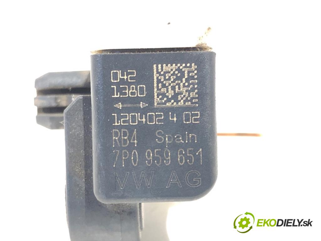 VW UP! liftback 2012 55 kW 1.0 999 Snímač nárazu 7P0959651 (Snímač nárazu)