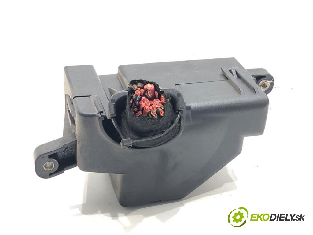 SKODA SUPERB II liftback 2008 125 kW 2.0 TDI 1968 skříňka poistková  (Pojistková skříňka)