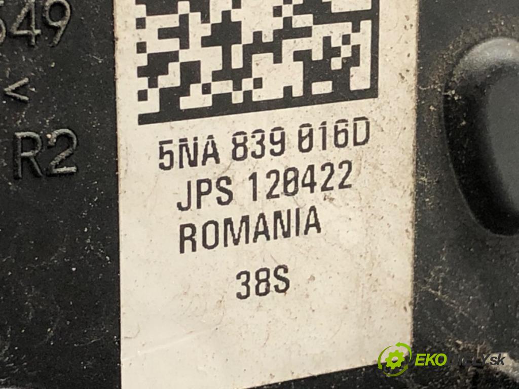 VW PASSAT B8 Kombi 2022 110 kW 1.5 TSI 1495 zámok dveře pravý zadní část 5NA839016D