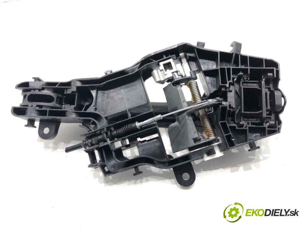 VW PASSAT B8 Kombi 2022 110 kW 1.5 TSI 1495 Kľučka vonkajšia pravy zad