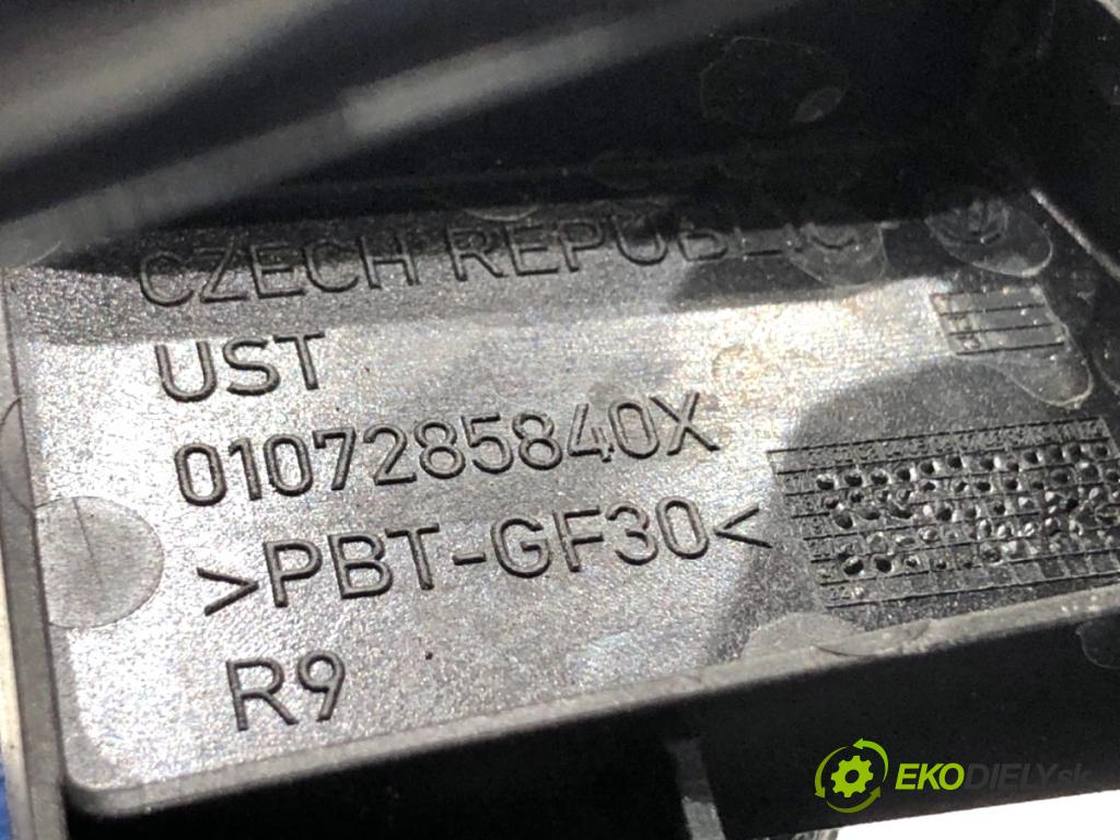 VW PASSAT B8 Kombi 2022 110 kW 1.5 TSI 1495 Kľučka vonkajšia pravy zad