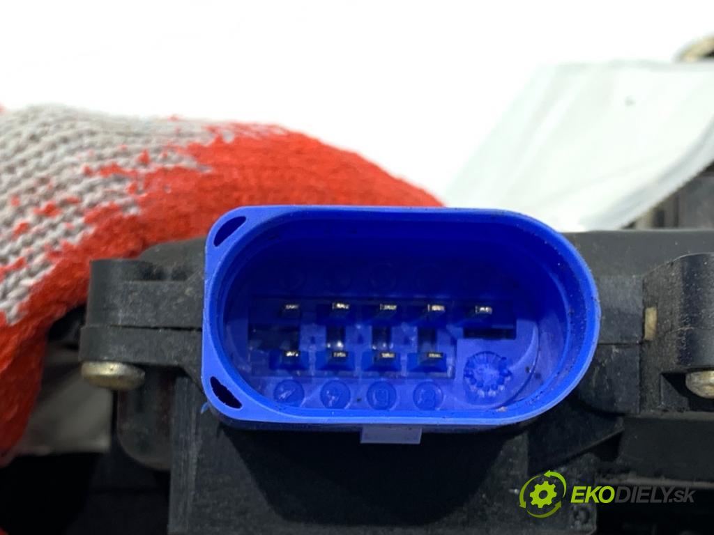 SEAT ALTEA nadwozie wielkoprzestrzenne (MPV) 2007 75 kW 1.6 LPG 1595 zámok dveře levý přední část 3D1837015