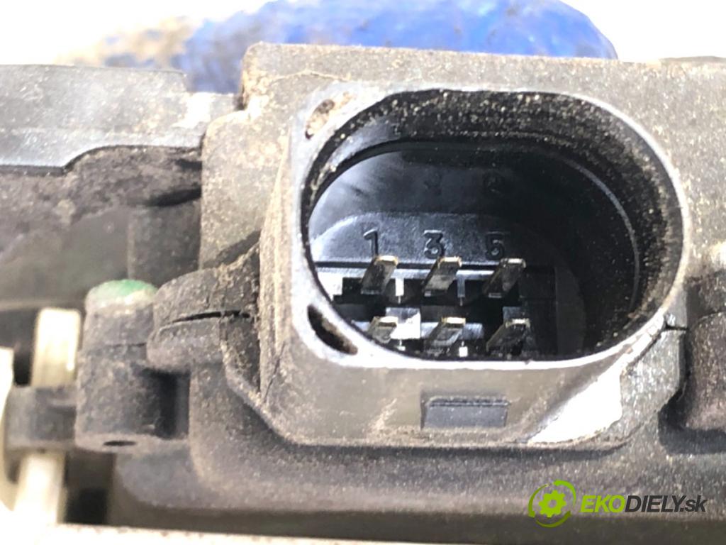 VW PASSAT B5 FL Kombi 2001 110 kW 1.8 T 20V 1781 zámok dveře pravý zadní část