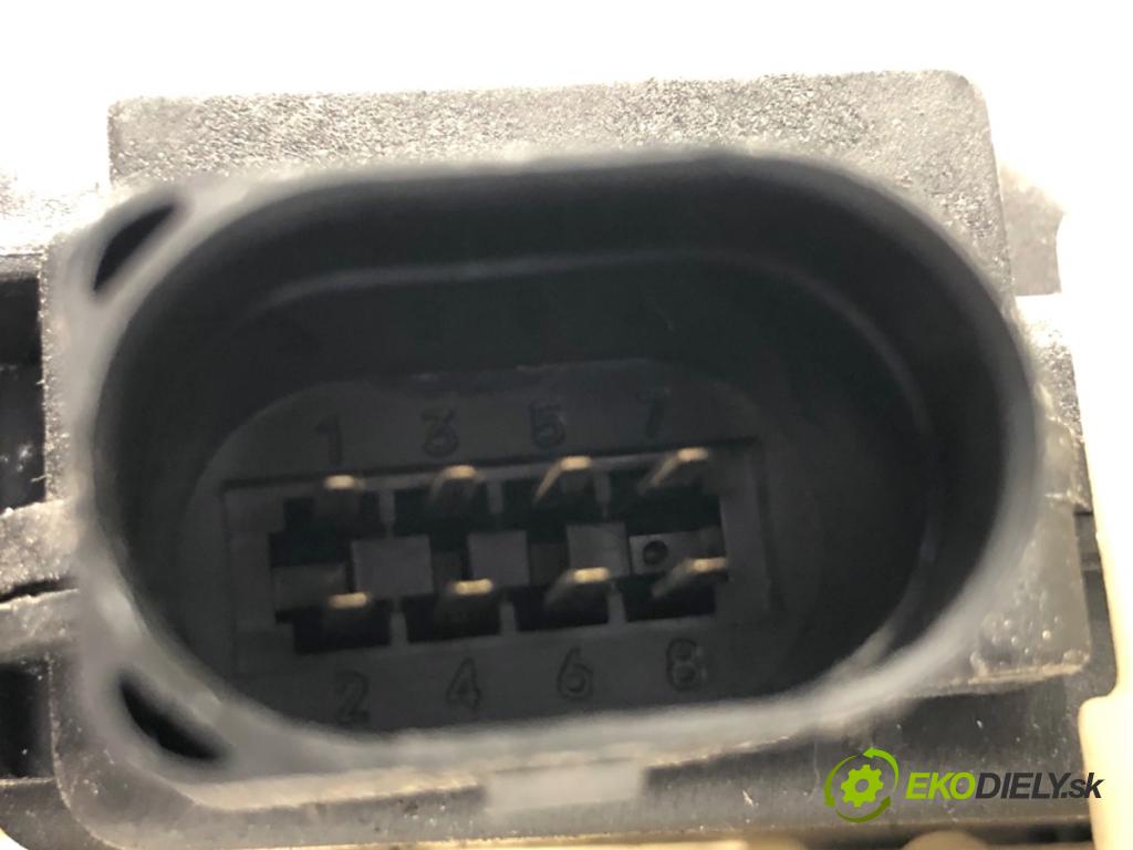 VW PASSAT B5 FL Kombi 2001 110 kW 1.8 T 20V 1781 zámok dveře pravý přední část