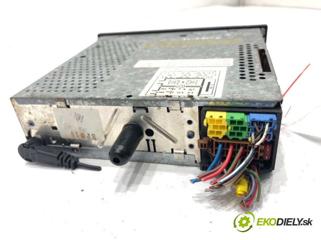 VW PASSAT B5 FL Kombi 2001 110 kW 1.8 T 20V 1781 RADIO 1J0035186E (Audio zariadenie)