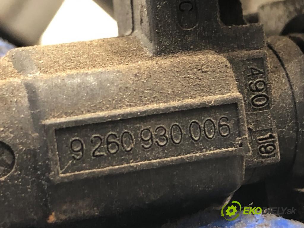 KIA CERATO I sedan 2004 77 kW 1.6 1599 Lišta vstrekovacia 9260930006 (Vstrekovacia lišta)