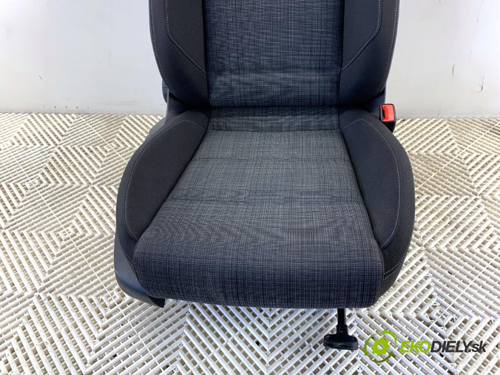 VW PASSAT B8 Kombi 2022 110 kW 1.5 TSI 1495 Sedadlo pravy predný
