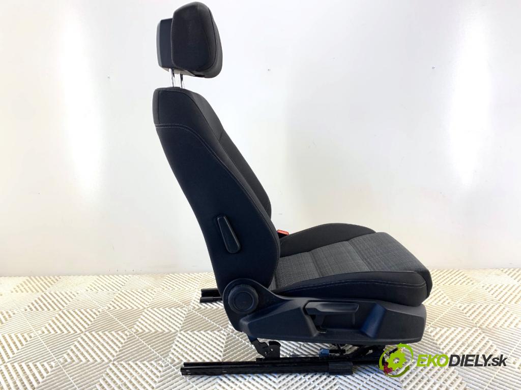 VW PASSAT B8 Kombi 2022 110 kW 1.5 TSI 1495 Sedadlo pravy predný