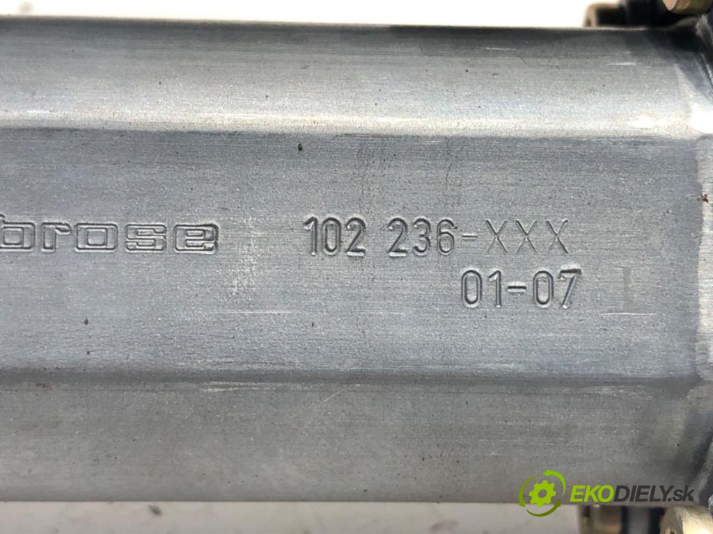 AUDI A4 B6 sedan 2001 96 kW 2.0 1984 motor sťahovaní okna pravý přední část 8E1959802B