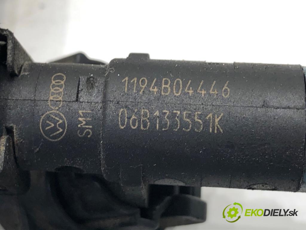 AUDI A4 B6 sedan 2001 96 kW 2.0 1984 Lišta vstrekovacia 06B133551K (Vstrekovacia lišta)