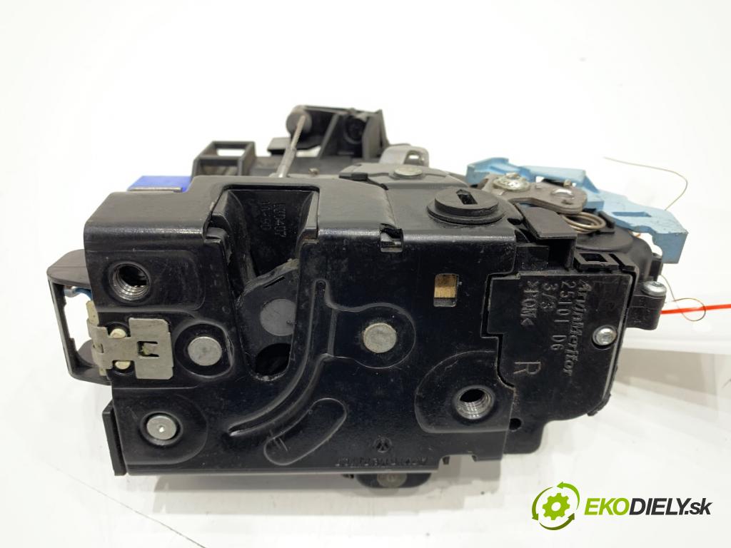 VW GOLF V liftback 2004 77 kW 1.9 TDI 1896 zámok dveře pravý zadní část 7L0839016D