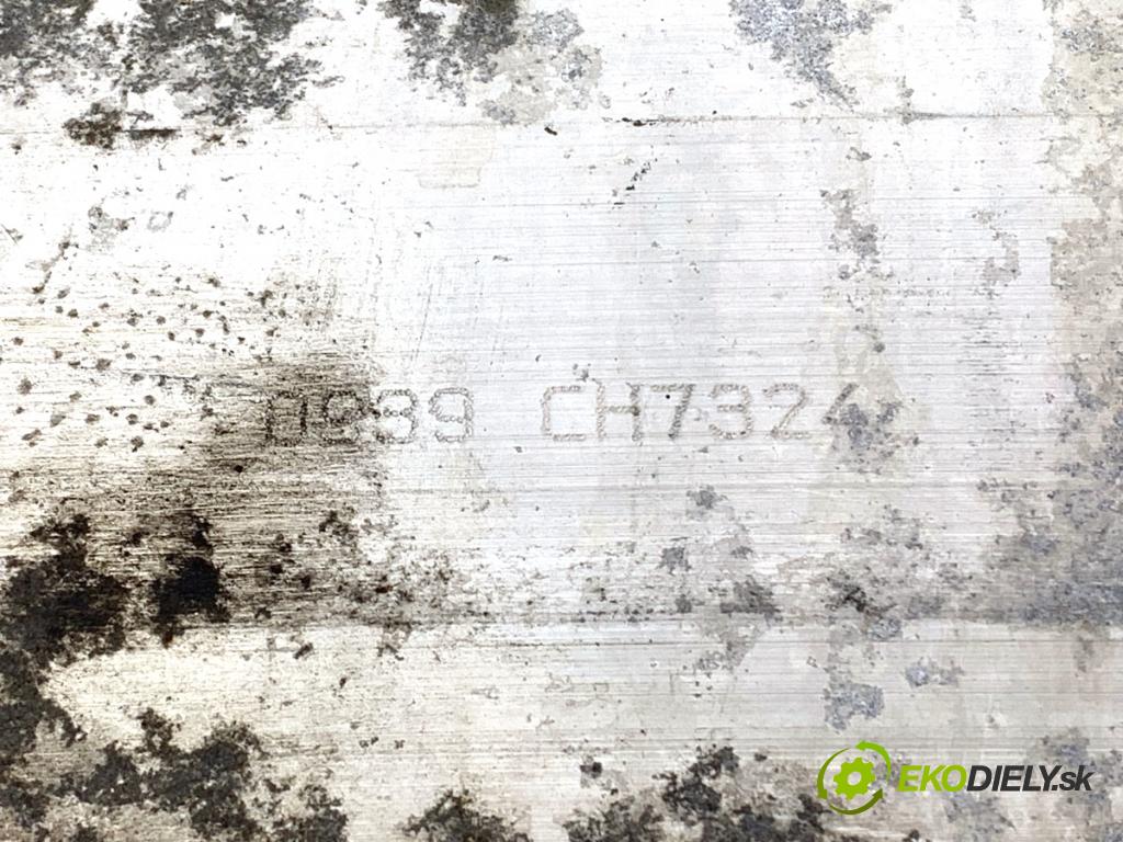 AUDI A6 C5 sedan 1998 142 kW 2.8 2771 výztuha nárazníka přední část  (Výztuhy přední)