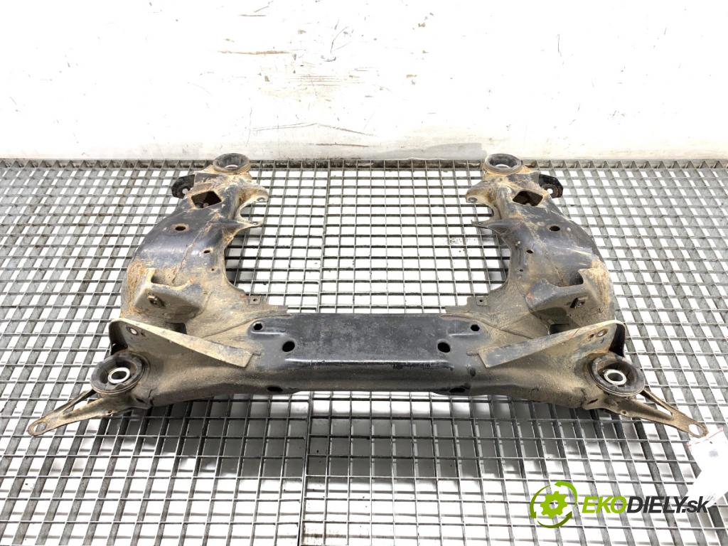 AUDI A6 C5 sedan 1998 142 kW 2.8 2771 výztuha pod motor  (Výztuhy přední)