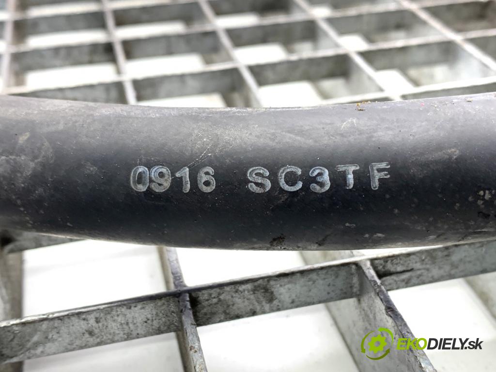 AUDI A3 8V sedan 2017 162 kW 2.0 TFSI quattro 1984 rúrka klimatizace 5Q0820743E (Rozvody klimatizace)