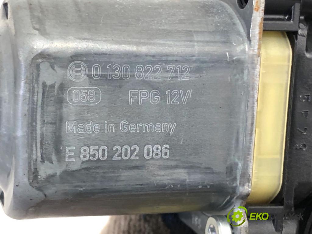AUDI A3 8V sedan 2017 162 kW 2.0 TFSI quattro 1984 mechanismus okna pravý zadní část 8V4839462