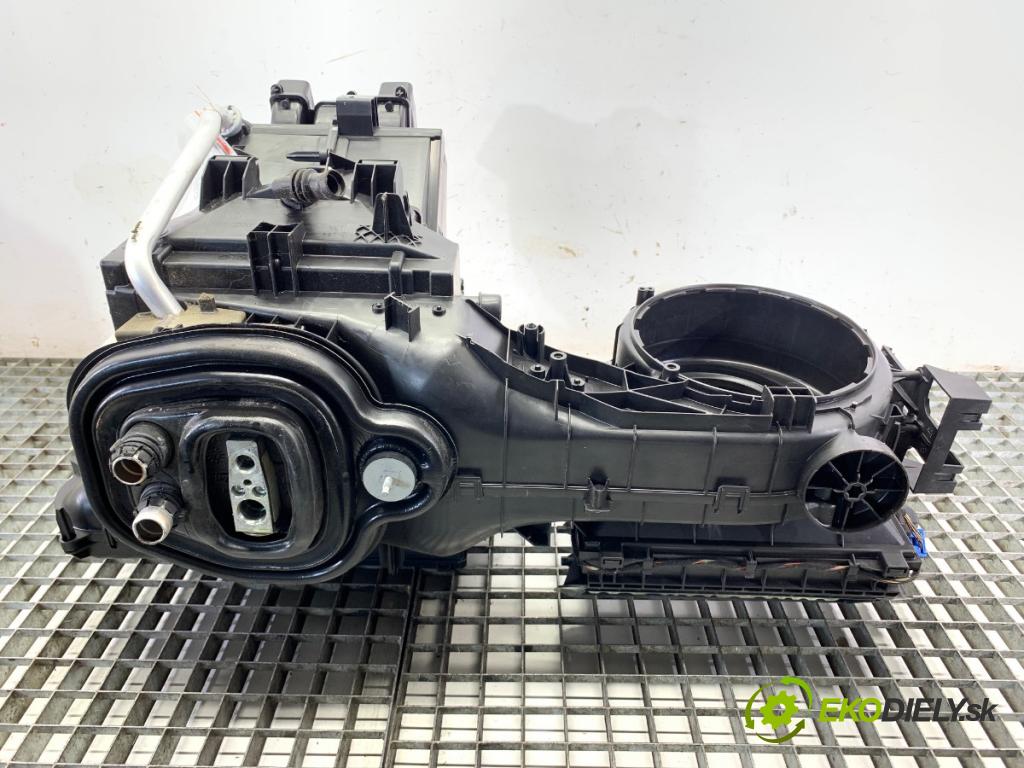 AUDI A3 8V sedan 2017 162 kW 2.0 TFSI quattro 1984 topné těleso radiátor topení F1843V (Radiátory topení)