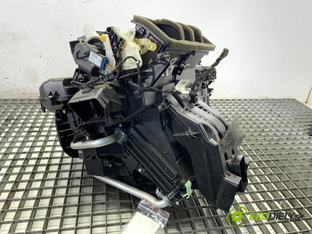 AUDI A3 8V sedan 2017 162 kW 2.0 TFSI quattro 1984 topné těleso radiátor topení F1843V (Radiátory topení)
