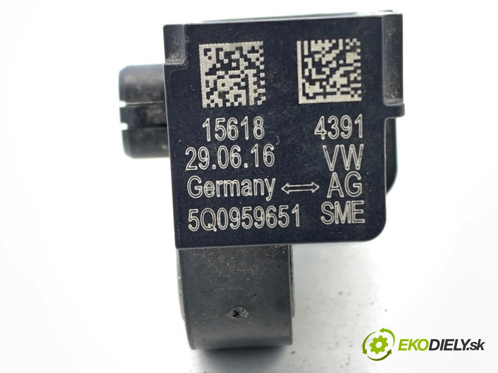 AUDI A3 8V sedan 2017 162 kW 2.0 TFSI quattro 1984 Snímač nárazu 5Q0959651 (Snímač nárazu)