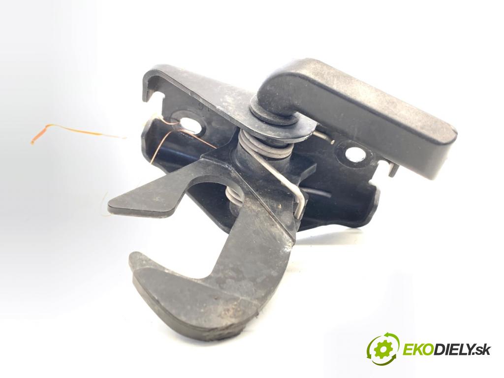 AUDI A3 8V sedan 2017 162 kW 2.0 TFSI quattro 1984 úchyt zámku kapoty predný 8V0823480