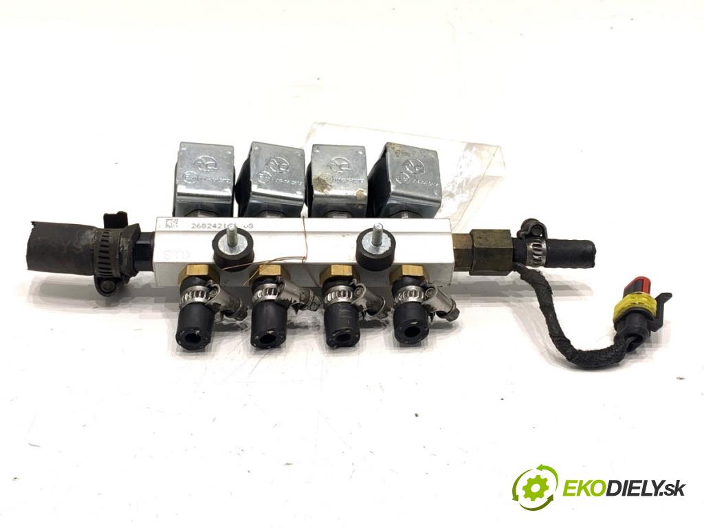 LAND ROVER FREELANDER I samochód terenowy zamknięty 2001 88 kW 1.8 i 16V 4x4 1796 vstrekovač LPG AC W01-4