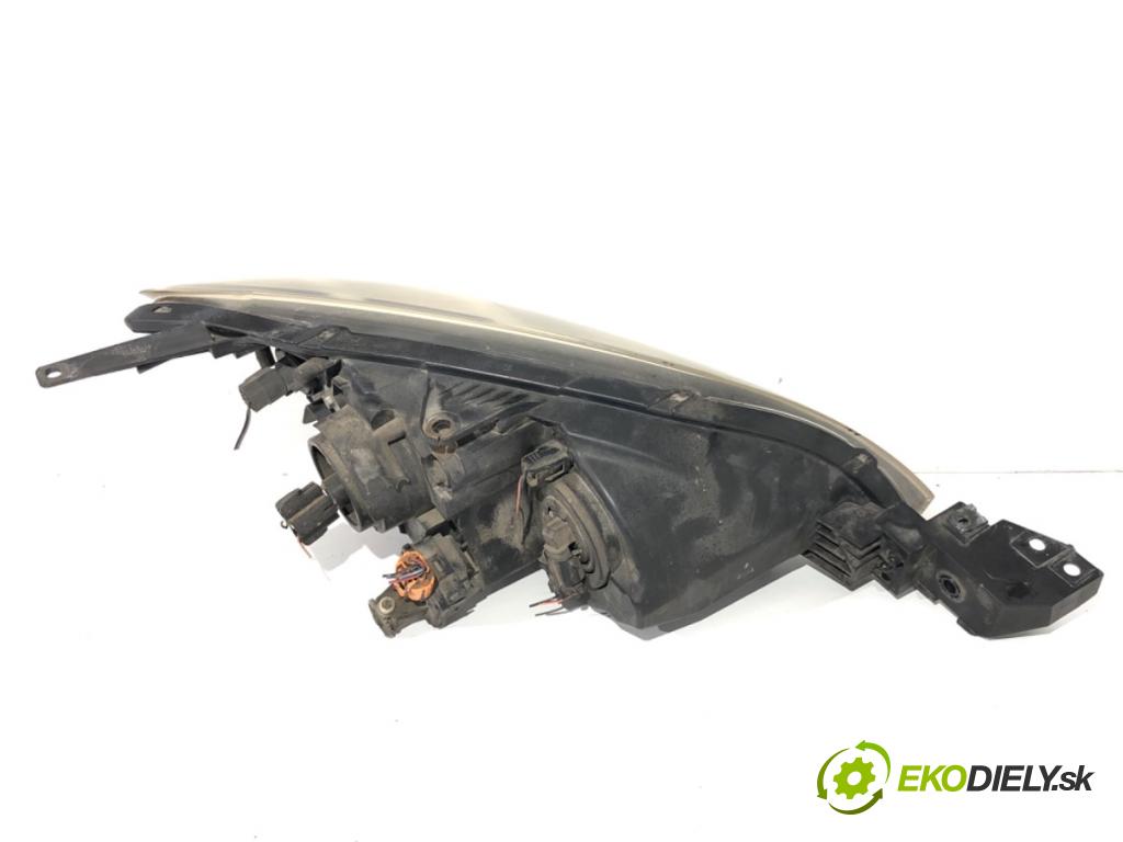 MAZDA 3 liftback 2006 80 kW 1.6 DI Turbo 1560 Svetlomet ľavy predný