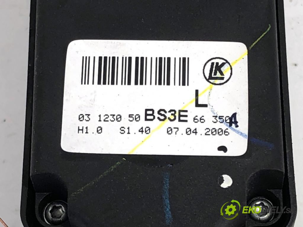 MAZDA 3 liftback 2006 80 kW 1.6 DI Turbo 1560 Prepínač okien BS3E-66-350A (Prepínacie páčky pod volantom)