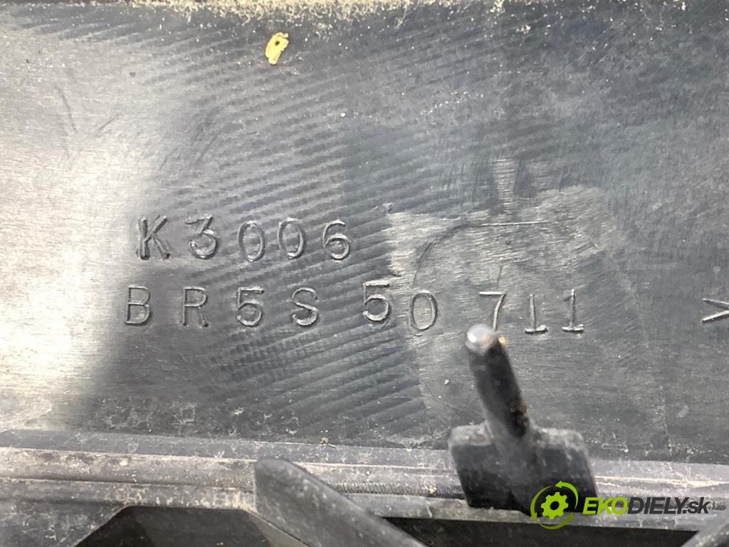 MAZDA 3 liftback 2006 80 kW 1.6 DI Turbo 1560 mřížka maska  (Mřížky (masky) chladičů)