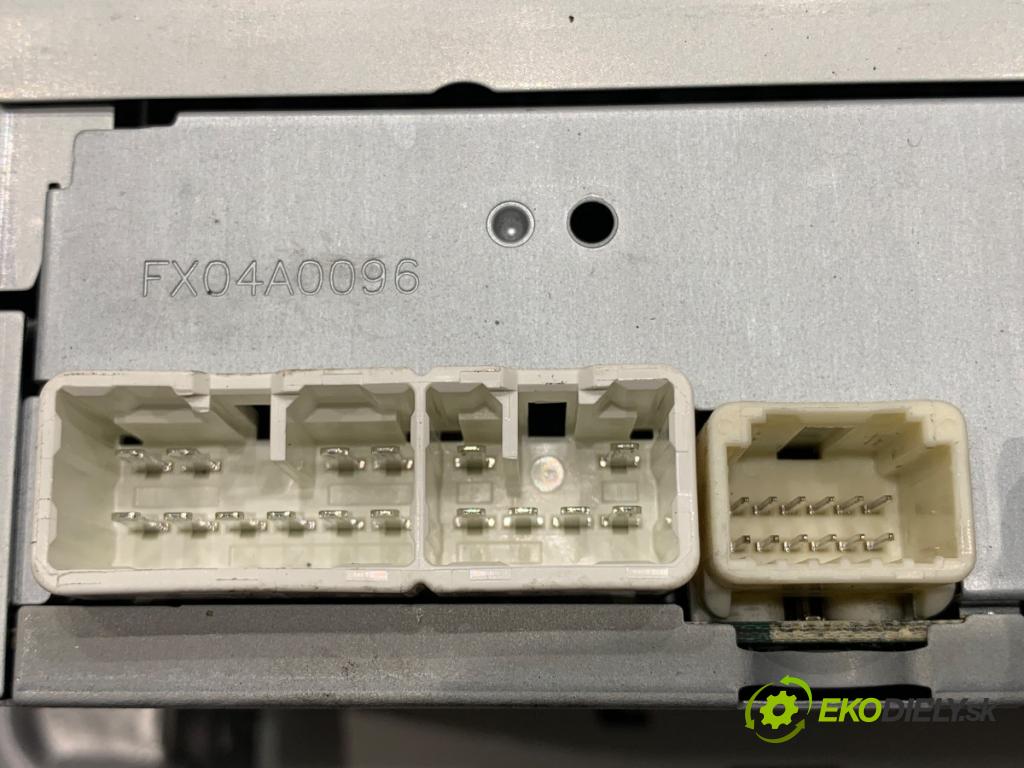 TOYOTA YARIS III liftback 2016 73 kW 1.3 (NSP130_) 1329 RADIO 86120-0D640 (Audio zariadenie)