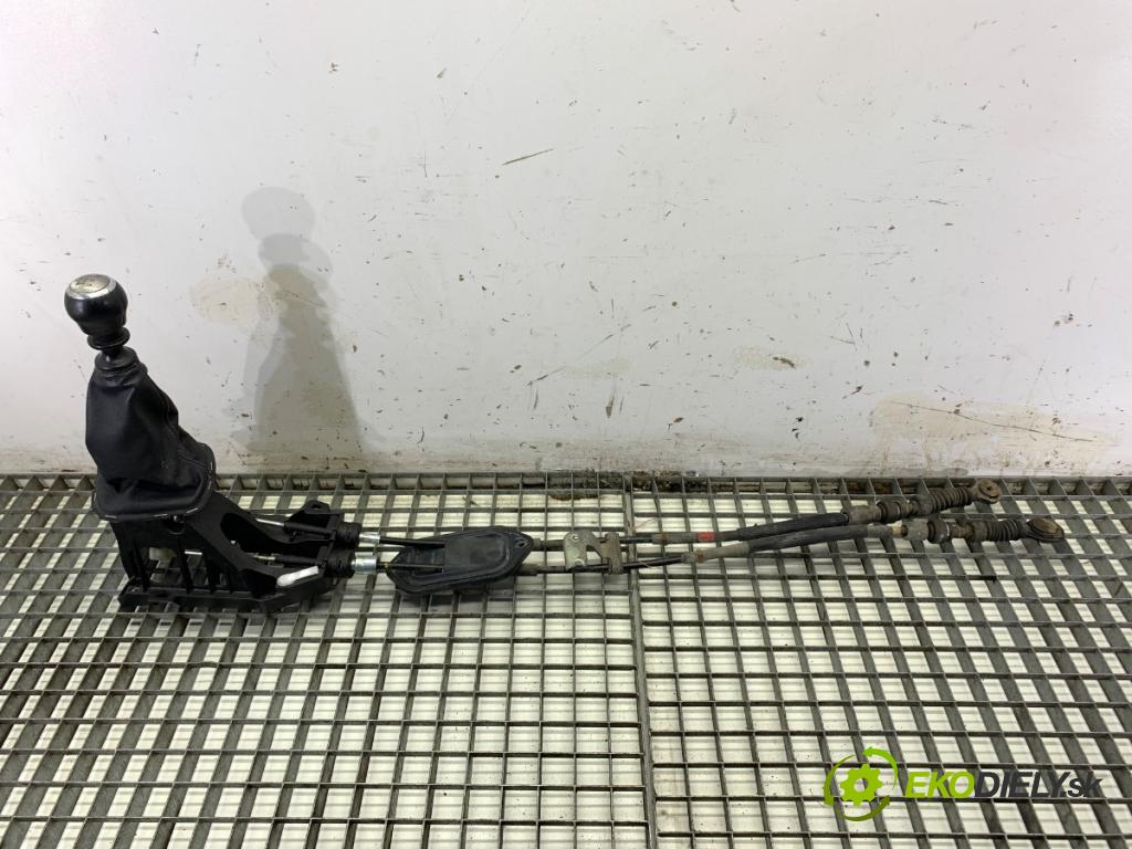 TOYOTA YARIS III liftback 2016 73 kW 1.3 (NSP130_) 1329 kulisa 33530680L (Rýchlostné páky / kulisy)