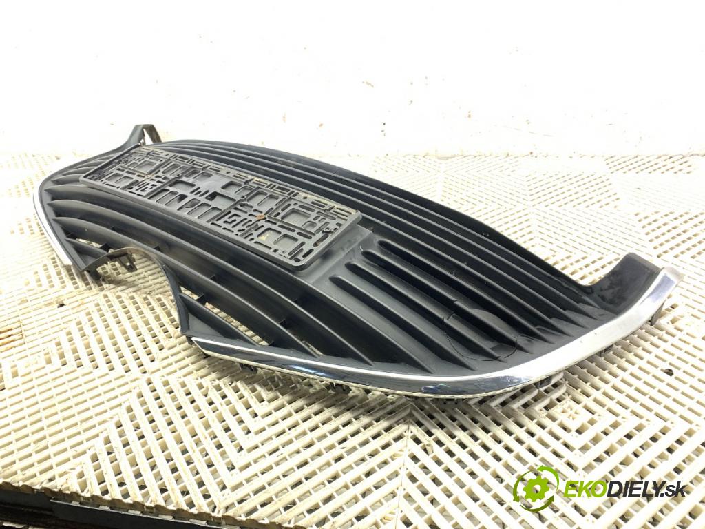 TOYOTA YARIS III liftback 2016 73 kW 1.3 (NSP130_) 1329 mří nárazníka přední část 53102-0D040 (Mřížky (masky) chladičů)