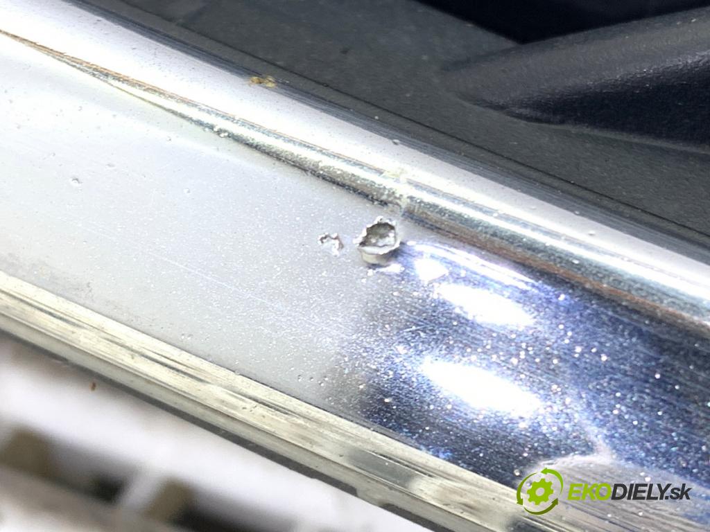 TOYOTA YARIS III liftback 2016 73 kW 1.3 (NSP130_) 1329 mří nárazníka přední část 53102-0D040 (Mřížky (masky) chladičů)