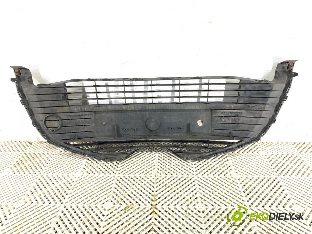 TOYOTA YARIS III liftback 2016 73 kW 1.3 (NSP130_) 1329 mří nárazníka přední část 53102-0D040 (Mřížky (masky) chladičů)