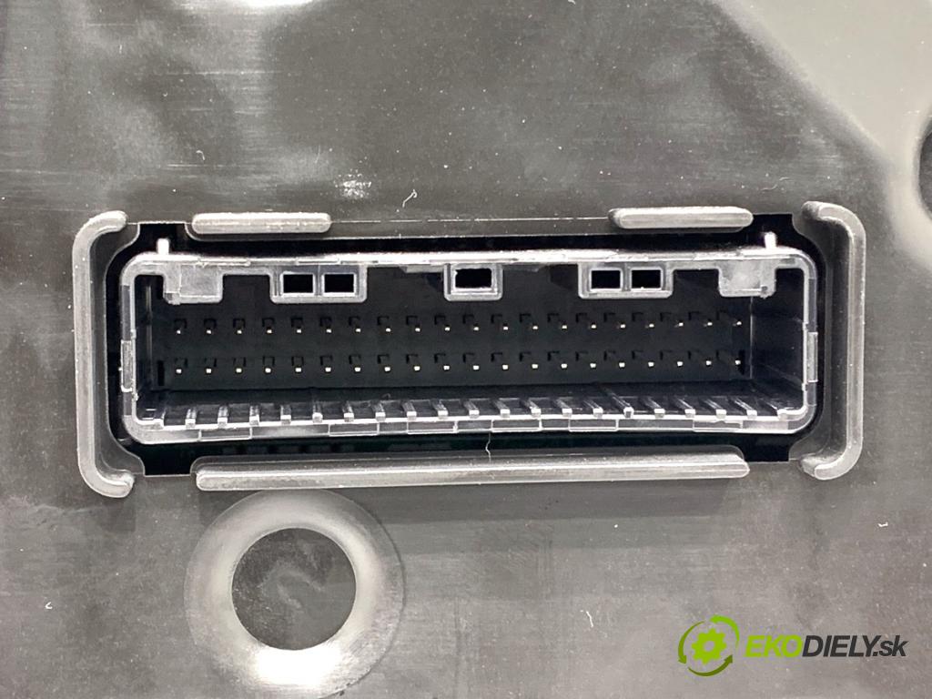 TOYOTA YARIS III liftback 2016 73 kW 1.3 (NSP130_) 1329 Prístrojovka 83800-0U270 (Prístrojová doska)