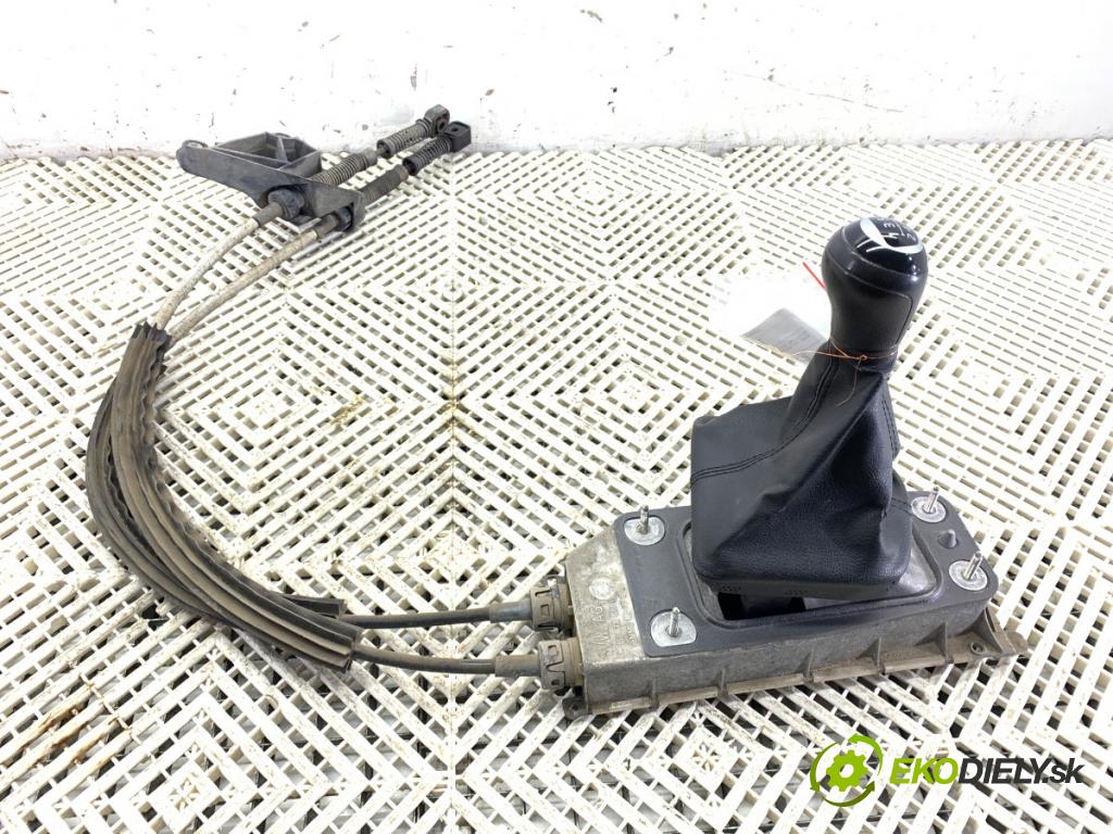VW UP! liftback 2013 44 kW 1.0 999 kulisa 1S0711049B (Rýchlostné páky / kulisy)
