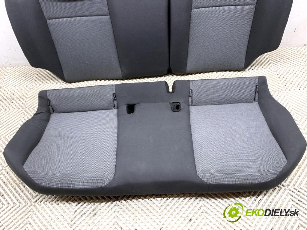 VW UP! liftback 2013 44 kW 1.0 999 Sedadlo druhý rad