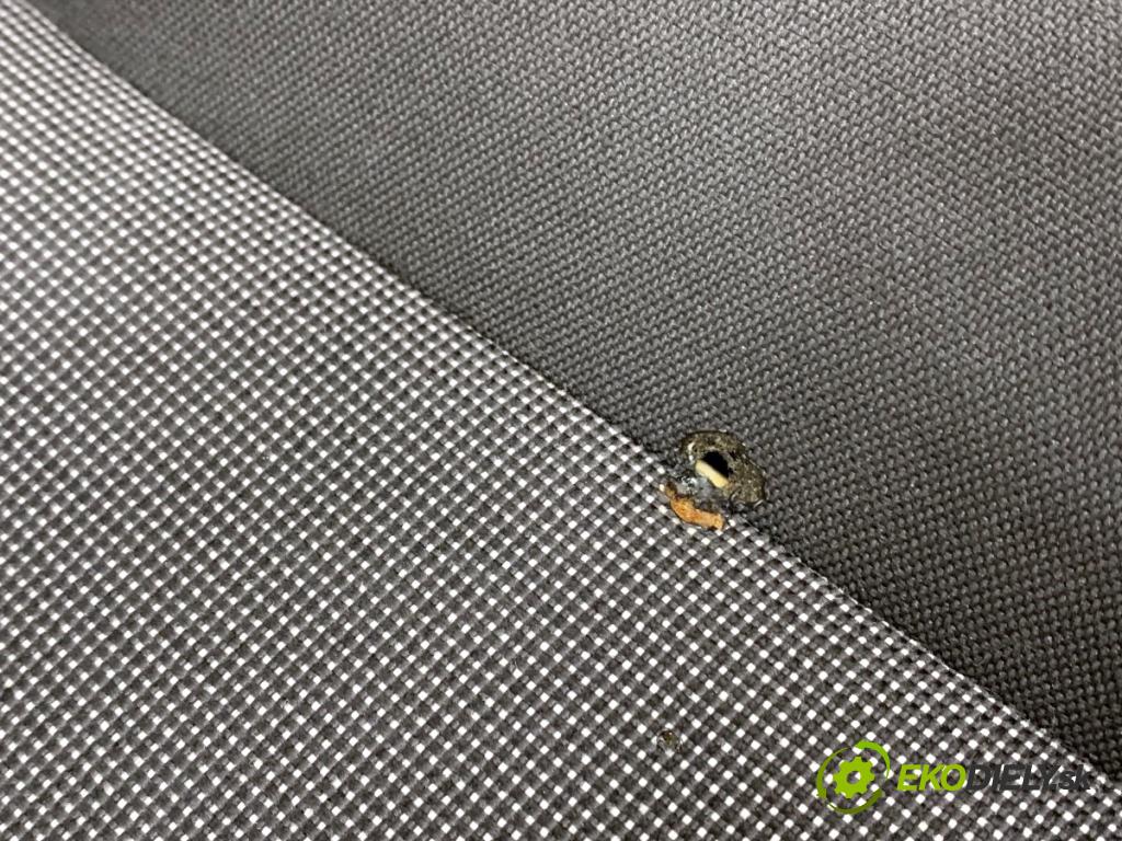 VW UP! liftback 2013 44 kW 1.0 999 Sedadlo druhý rad