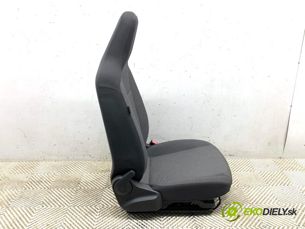 VW UP! liftback 2013 44 kW 1.0 999 Sedadlo pravy predný
