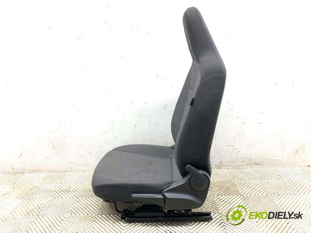 VW UP! liftback 2013 44 kW 1.0 999 Sedadlo ľavy predný
