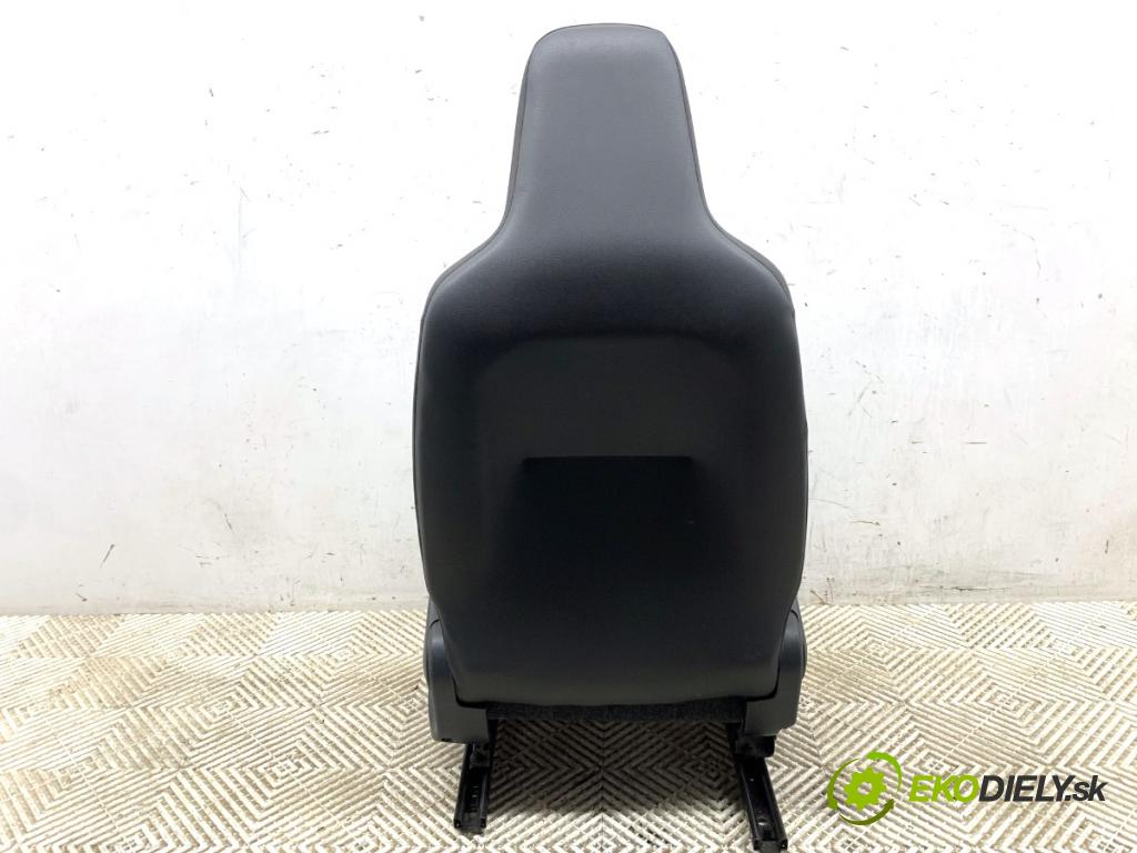 VW UP! liftback 2013 44 kW 1.0 999 Sedadlo ľavy predný