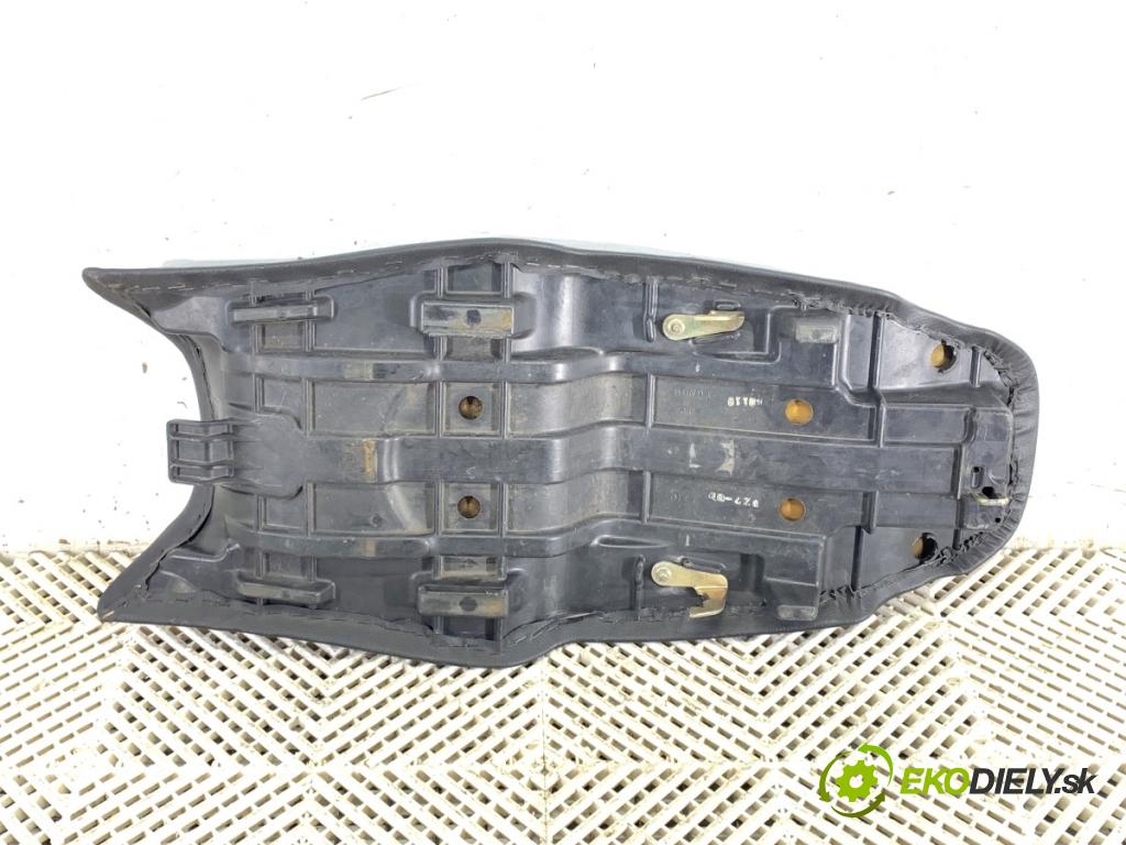 HONDA VFR  1997 50 kW  748 sedačka Sedadlo