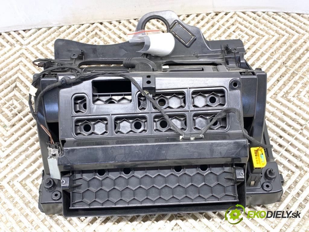 VW PASSAT B7 Kombi 2012 103 kW 2.0 TDI 1968 Priehradka, kastlík spolujazdca 3C1857114E (Priehradka (kastlík))