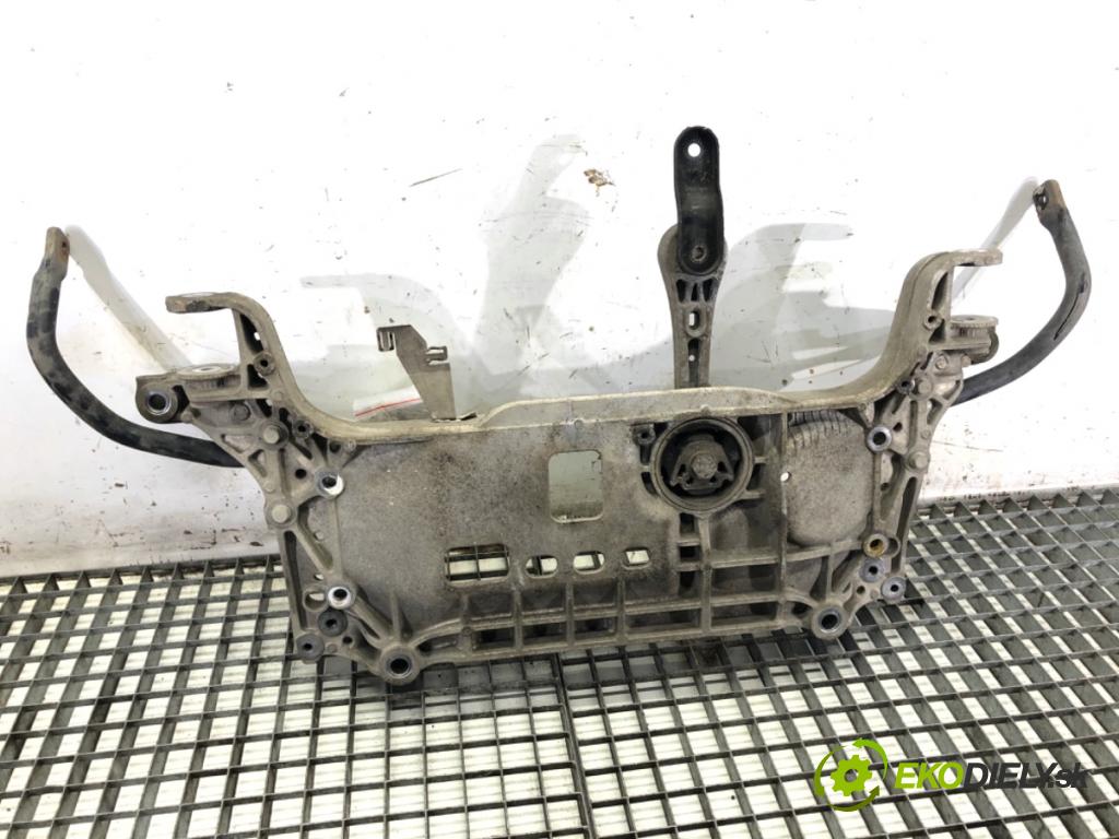 VW PASSAT B7 Kombi 2012 103 kW 2.0 TDI 1968 výztuha pod motor 7N0199369A (Výztuhy přední)