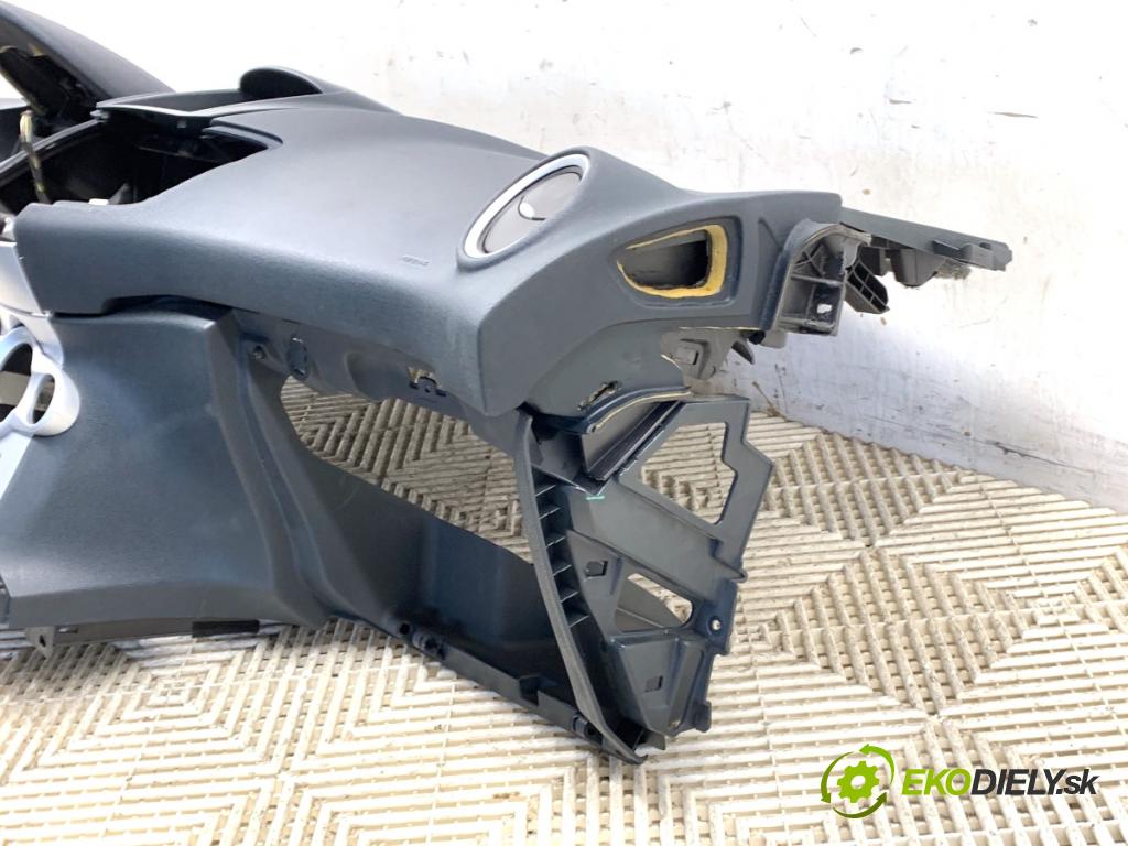 FORD FIESTA MK7 liftback 2011 51 kW 1.4 TDCi 1399 Palubná doska silentbloku pasy